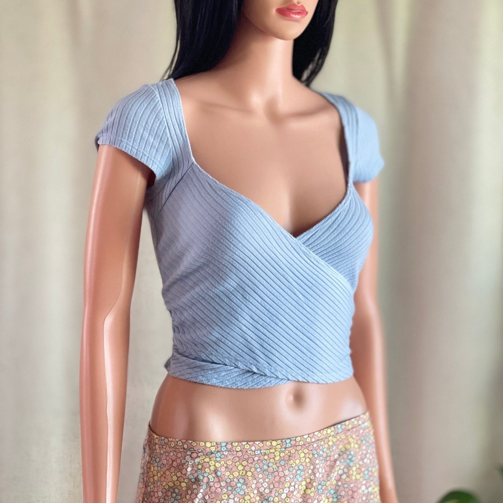 Reformation Gil Top Light Blue Ribbed Wrap Front Crop Short Sleeve Balletcore M